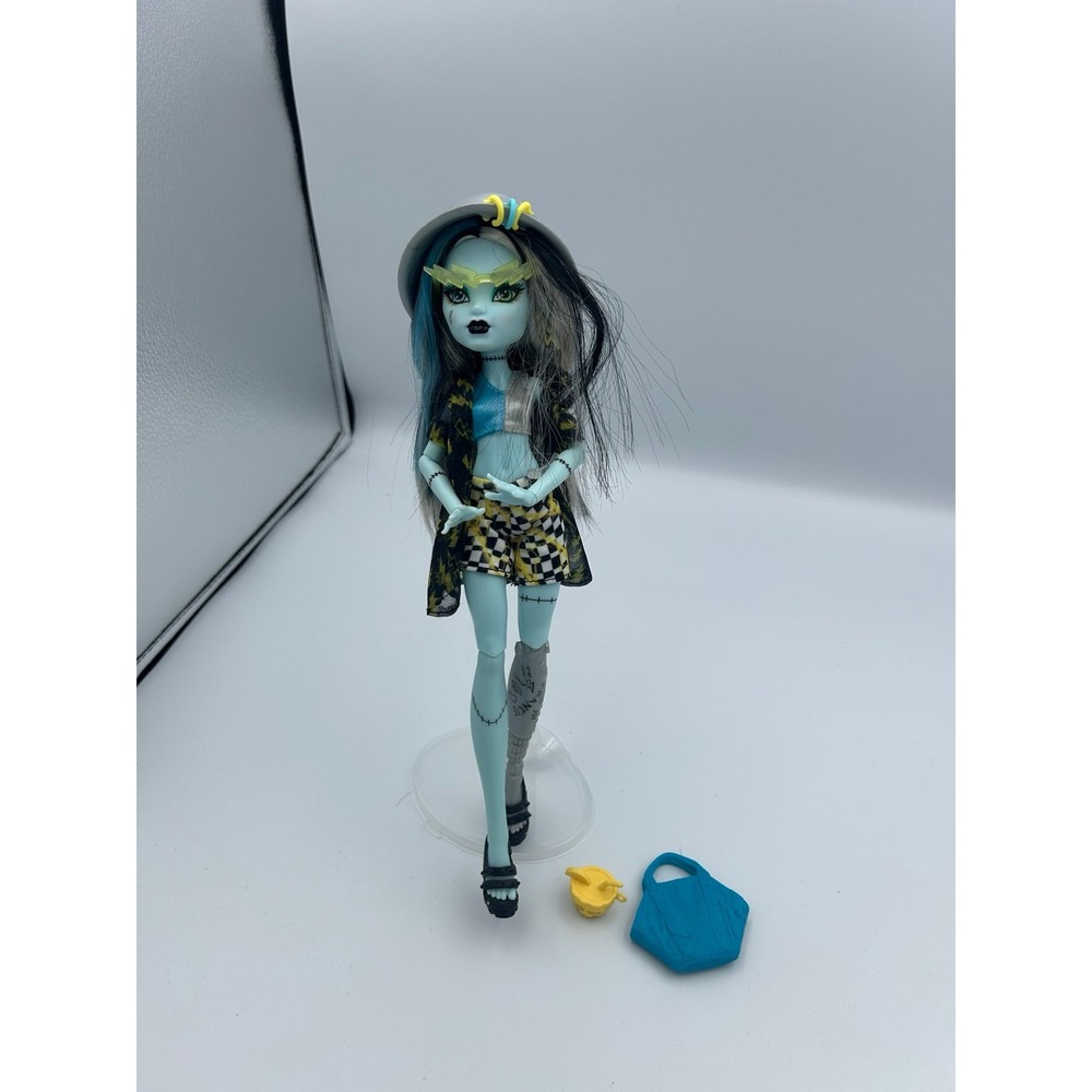 Monster High Scare adise Frankie Stein fashion doll